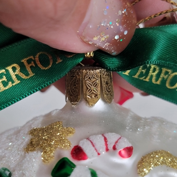 WATERFORD HOLIDAY HEIRLOOMS SNUG IN THEIR BEDS ORNAMENT - Picture 4 of 16